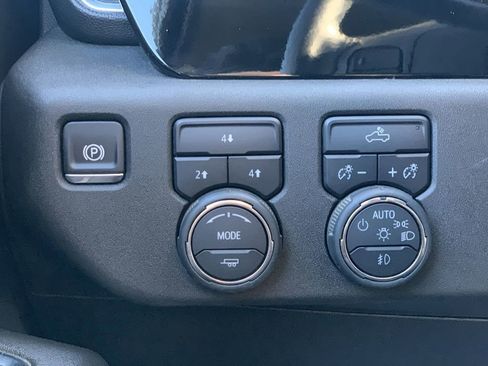 Used 2025 Chevrolet Silverado 2500 LT w/ Convenience Package image 16