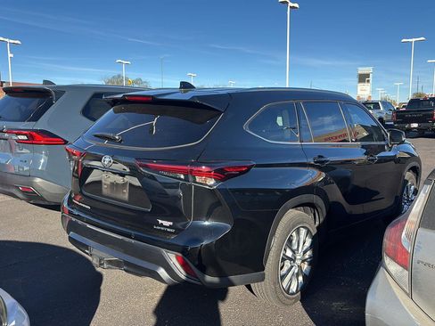 Used 2024 Toyota Highlander Limited image 4