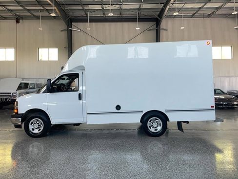 Used 2022 Chevrolet Express 3500 w/ Power Convenience Package RWD image 4