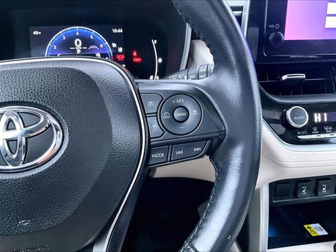 Certified 2023 Toyota Corolla Cross XLE image 24