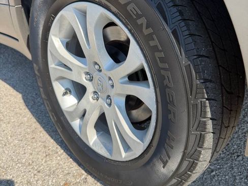 Used 2012 Hyundai Veracruz GLS FWD image 25