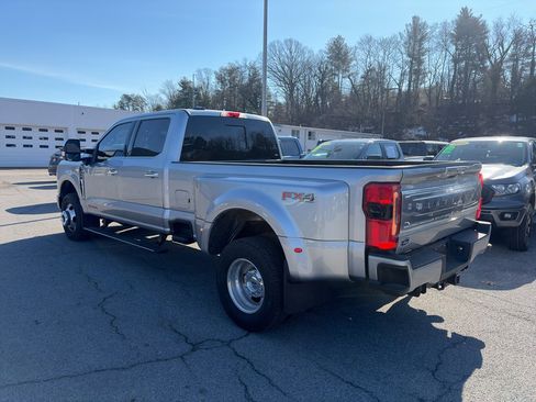 Used 2024 Ford F350 Platinum image 2