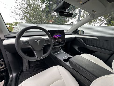 Used 2023 Tesla Model Y Long Range AWD/4WD image 2
