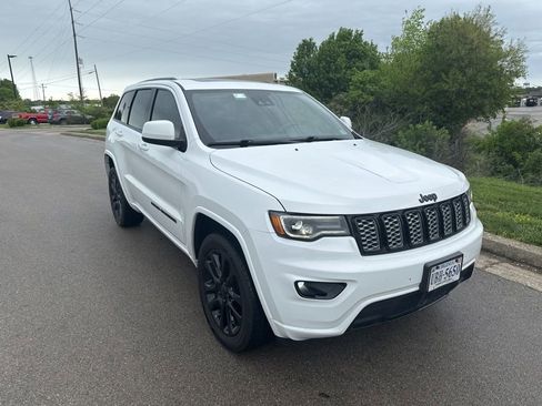 Used 2021 Jeep Grand Cherokee Laredo X AWD/4WD image 2