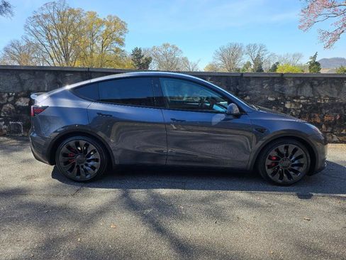 Used 2023 Tesla Model Y Long Range image 9