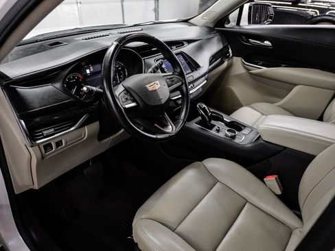 Used 2021 Cadillac XT4 Premium Luxury image 3