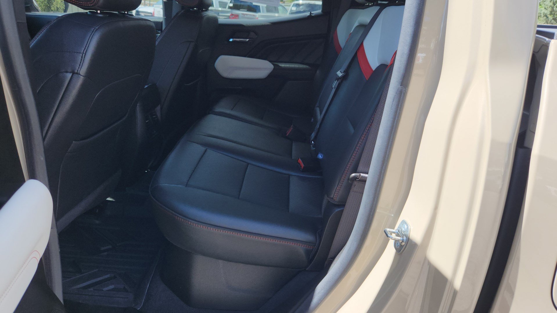 Used 2024 GMC Canyon AT4X AWD/4WD image 22