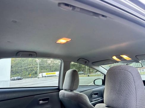 Used 2014 Toyota Prius V Five image 25