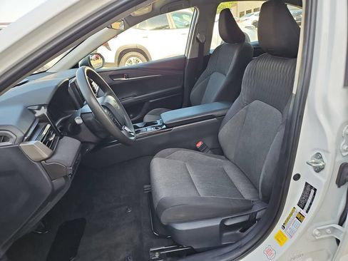 Used 2025 Toyota Camry LE FWD image 25