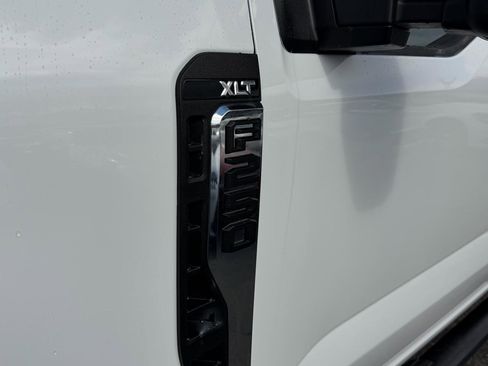Used 2024 Ford F250 XLT w/ FX4 Off-Road Package image 8