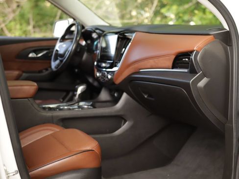 Used 2018 Chevrolet Traverse High Country AWD/4WD image 40