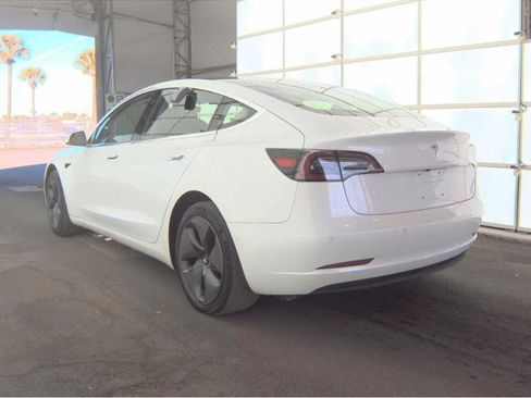 Used 2018 Tesla Model 3 Mid Range image 4