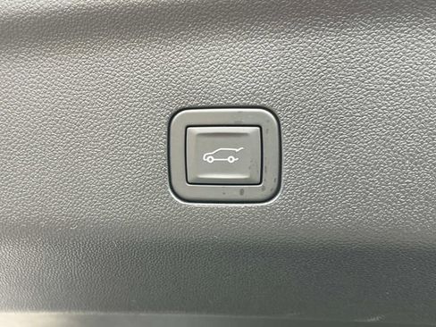 New 2025 Chevrolet Suburban Premier image 6