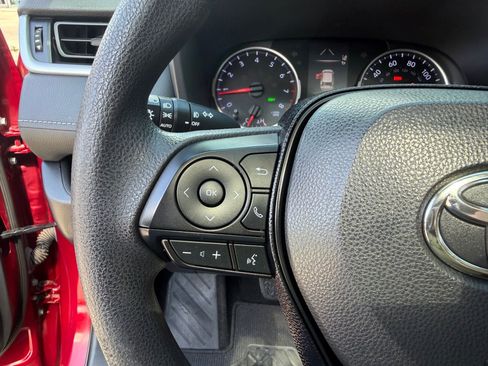 Used 2019 Toyota RAV4 XLE FWD image 14