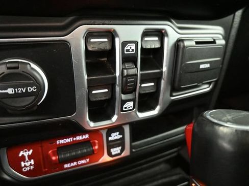 Used 2022 Jeep Gladiator Rubicon w/ Dual Top Group AWD/4WD image 13