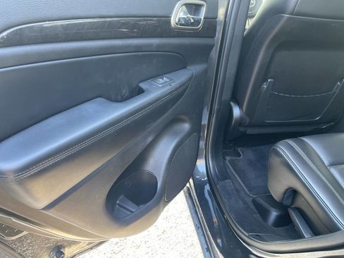 Used 2011 Jeep Grand Cherokee Laredo image 8