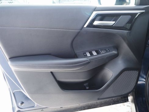 Used 2024 Mitsubishi Outlander 4WD Plug-In Hybrid image 38