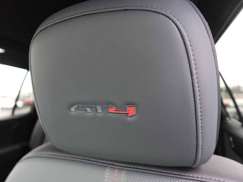 Used 2025 GMC Acadia AT4 w/ Luxury Package image 14