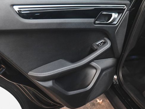 Used 2023 Porsche Macan image 12