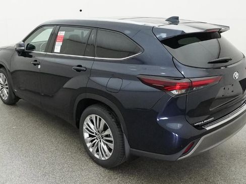 New 2026 Toyota Highlander Platinum image 5