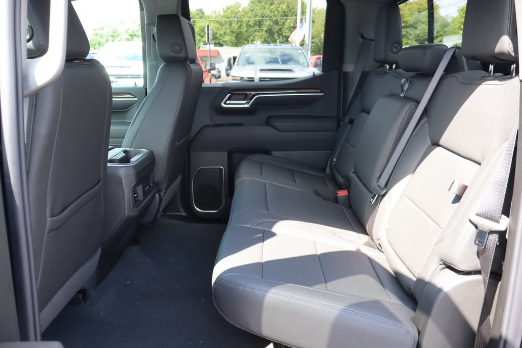 New 2026 Chevrolet Silverado 1500 RST w/ Redline Edition AWD/4WD image 19