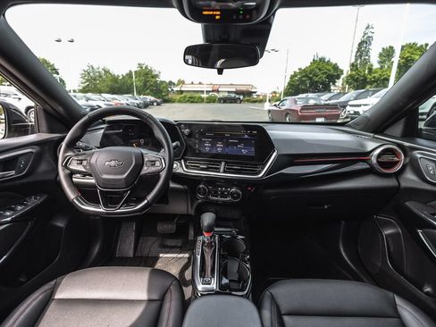 Used 2024 Chevrolet Trax RS w/ Sunroof Package FWD image 23