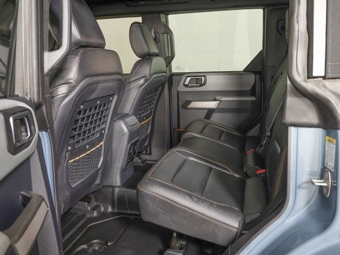 Used 2023 Ford Bronco Badlands w/ Sasquatch Package image 12