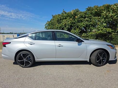 New 2025 Nissan Altima 2.5 SR w/ SR Premium Package image 22