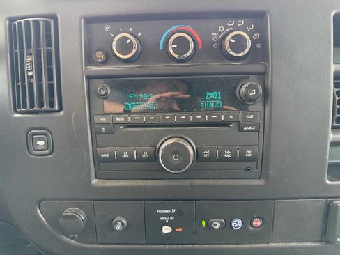 Used 2019 Chevrolet Express 2500 w/ Driver Convenience Package RWD image 18