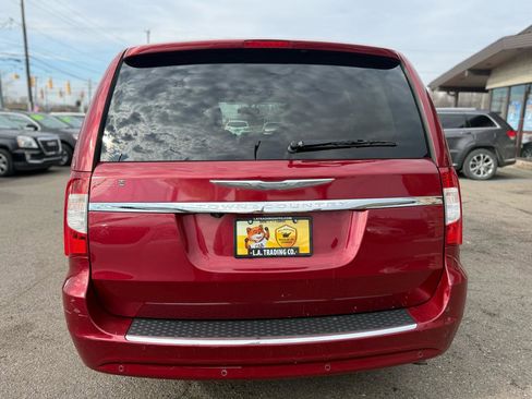 Used 2012 Chrysler Town & Country Touring-L w/ Premium Group image 7