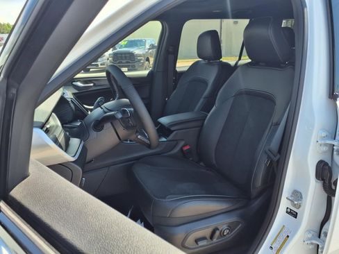 New 2025 Jeep Grand Cherokee L Altitude image 14