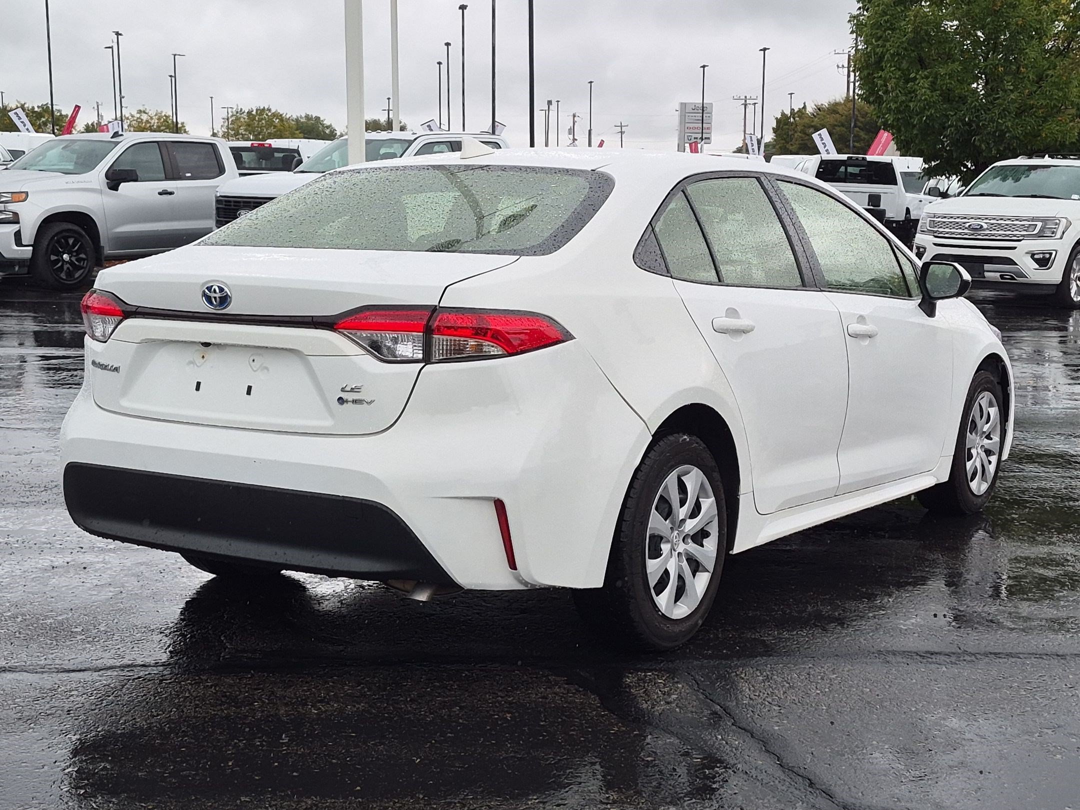 Used 2025 Toyota Corolla LE FWD image 3