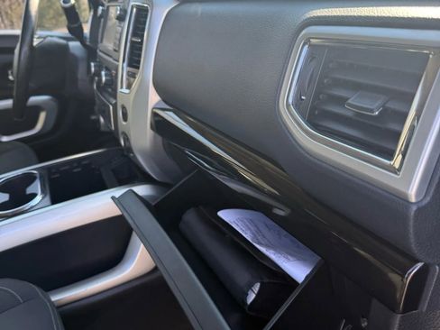 Used 2017 Nissan Titan SV image 30