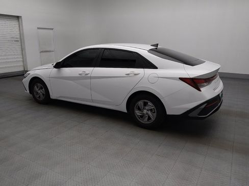 Used 2025 Hyundai Elantra SE FWD image 3