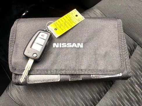 Used 2020 Nissan Rogue S image 30