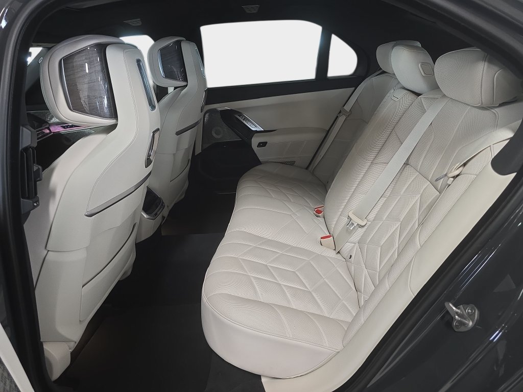 Certified 2023 BMW 740i w/ Parking Assistance Package RWD image 20