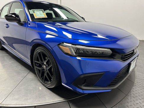 Used 2023 Honda Civic Sport image 3