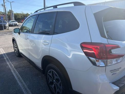 Used 2019 Subaru Forester Premium AWD/4WD image 9