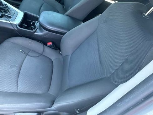 Used 2022 Toyota RAV4 LE FWD image 11