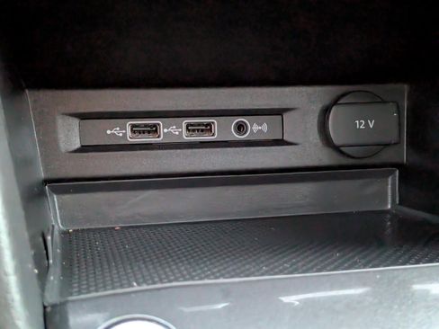 Used 2018 Volkswagen Tiguan SE image 24