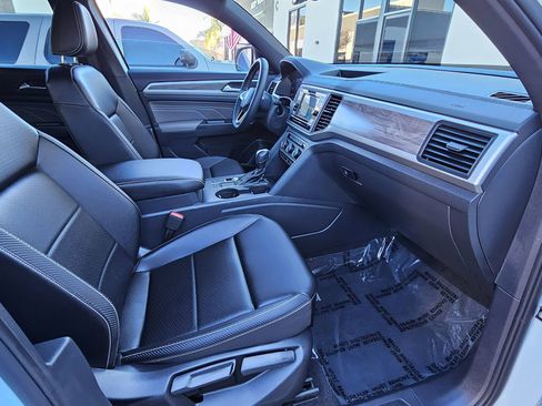 Used 2023 Volkswagen Atlas Cross Sport SE image 31