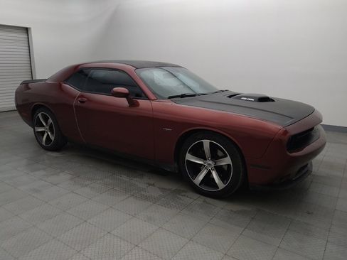Used 2018 Dodge Challenger R/T RWD image 11