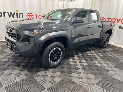Used 2025 Toyota Tacoma SR5 image 4