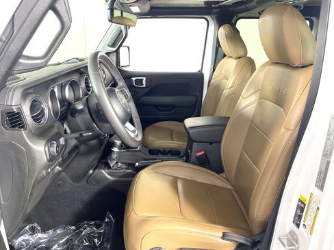 Used 2023 Jeep Wrangler Unlimited Sahara AWD/4WD image 14
