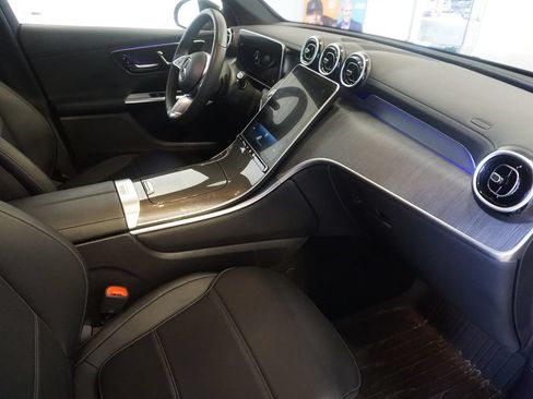 Used 2024 Mercedes-Benz GLC 300 4MATIC image 23