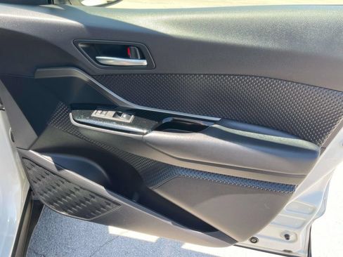 Used 2019 Toyota C-HR XLE FWD image 30