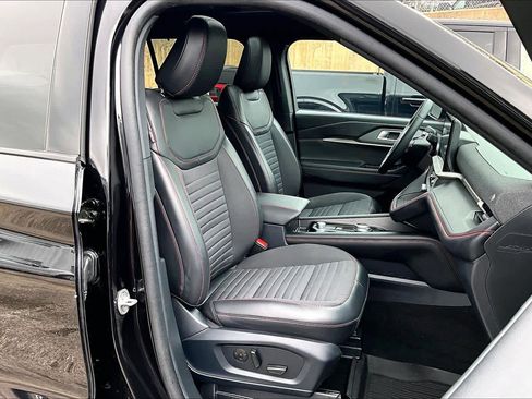 Used 2025 Ford Explorer ST-Line w/ Premium Package image 8