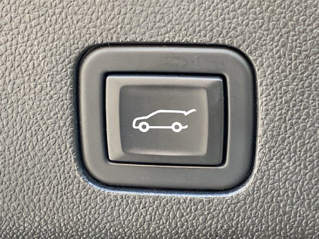 Used 2023 Cadillac Escalade ESV V w/ LPO, ONYX Package AWD/4WD image 6