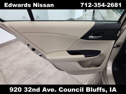 Used 2017 Honda Accord EX image 12