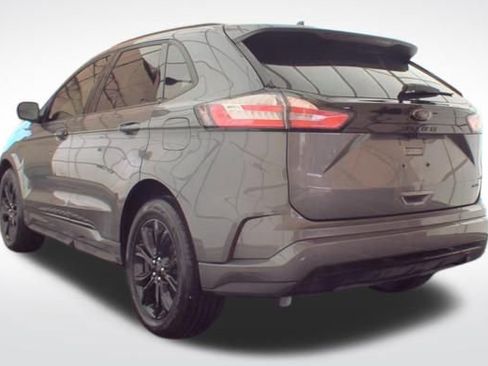 Used 2024 Ford Edge SE w/ Black Appearance Package image 6